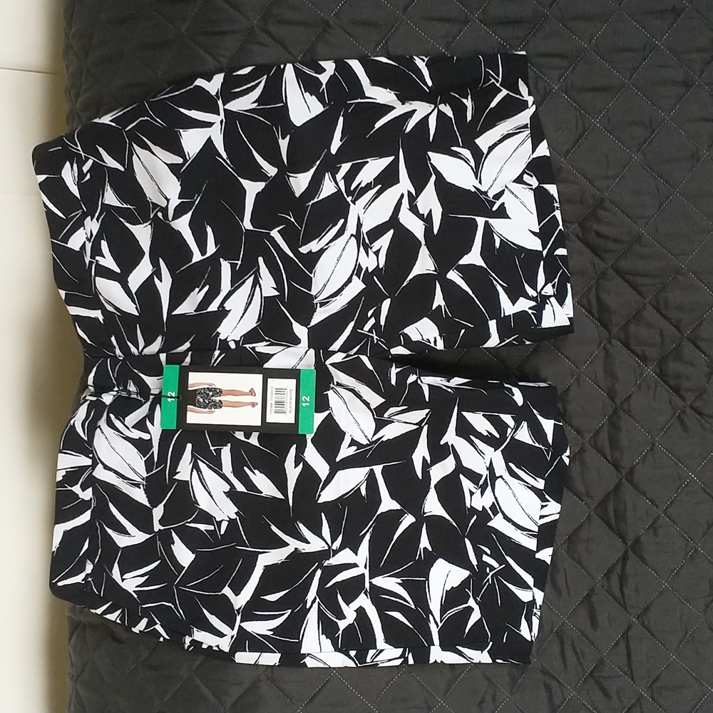 Mario Serrano shorts NWT 12